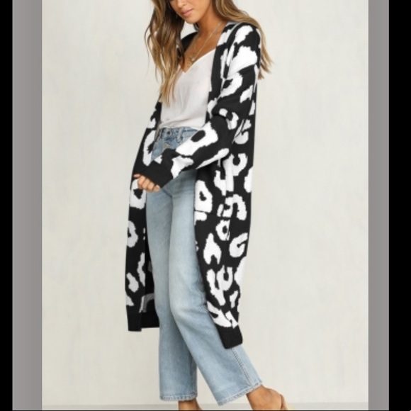 Black & White Leopard design long sleeve C… - Picture 2 of 4